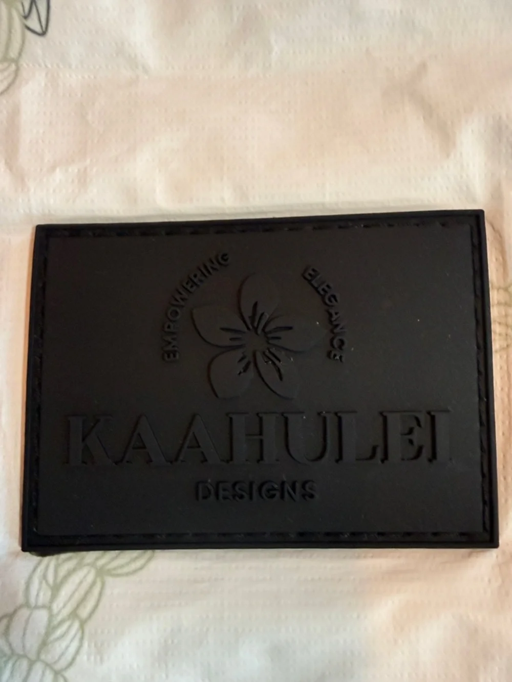 KAAHULEI White Tote with Leigh Design Tote Bag - Picture 4 of 15